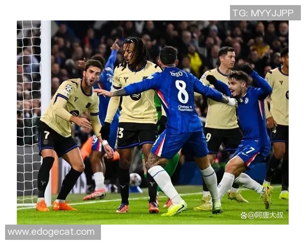 昔日恩怨再现球员交易后与老队友狭路相逢引爆赛场冲突